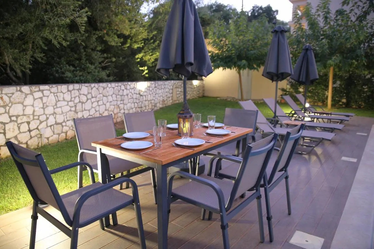 Amarianos Villas أيّا إفيميا